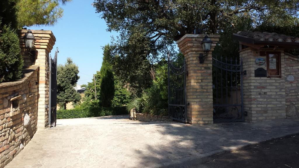 Agriturismo Col Morino Bed & Breakfast Pineto Exterior foto