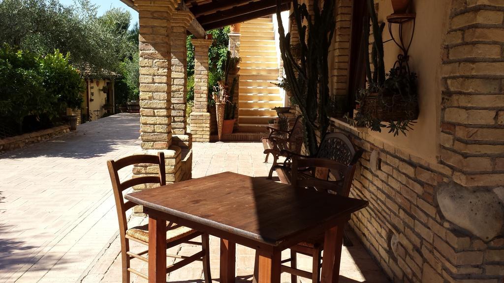 Agriturismo Col Morino Bed & Breakfast Pineto Exterior foto